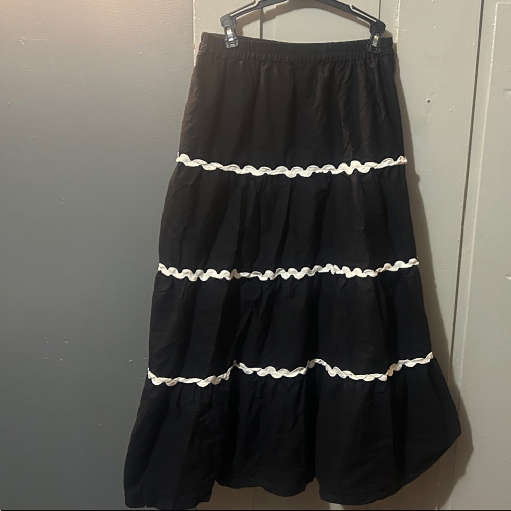 Elegant Black Skirt with White Accents